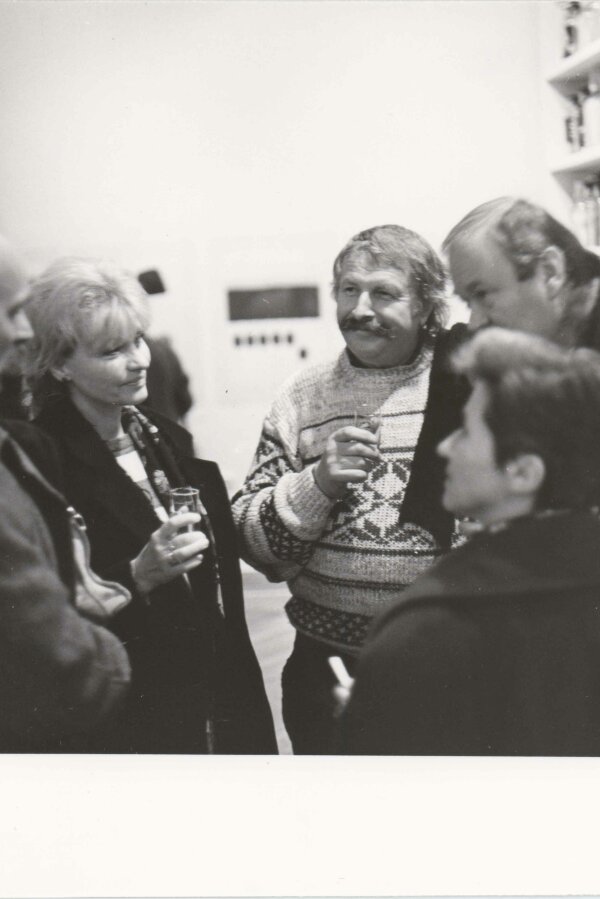 Uprostřed Valér Kováč